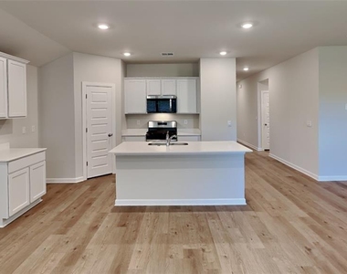2904 Casey Drive - Photo Thumbnail 4