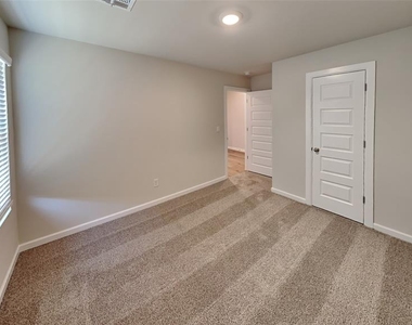 2904 Casey Drive - Photo Thumbnail 14