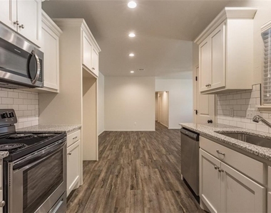 433 Chalk Hill Court - Photo Thumbnail 6