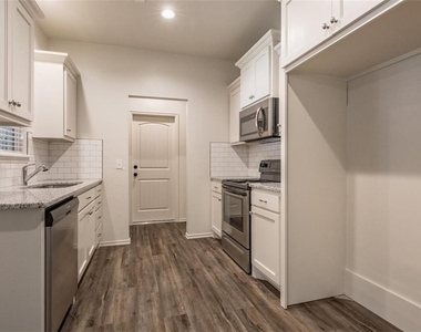 433 Chalk Hill Court - Photo Thumbnail 4