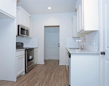 433 Chalk Hill Court - Photo Thumbnail 9