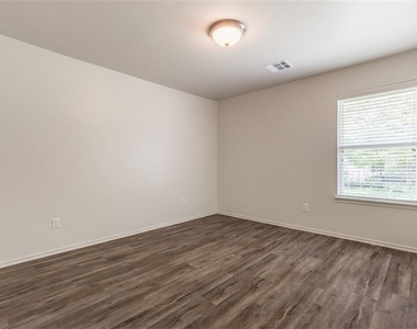 433 Chalk Hill Court - Photo Thumbnail 11