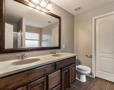 2609 Nw 183rd Street - Photo Thumbnail 8