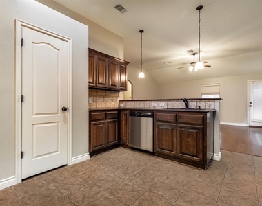 2609 Nw 183rd Street - Photo Thumbnail 5