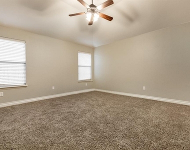 2609 Nw 183rd Street - Photo Thumbnail 7