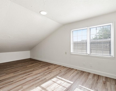 751 Iowa Street - Photo Thumbnail 15