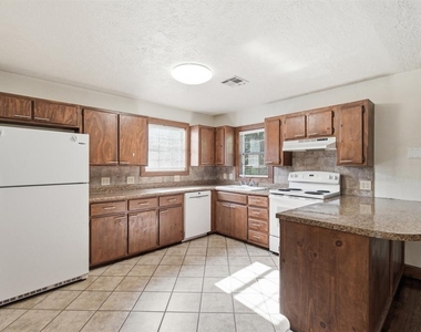 751 Iowa Street - Photo Thumbnail 7