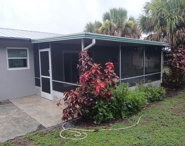 709 Se Alamanda Way - Photo Thumbnail 16