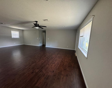 709 Se Alamanda Way - Photo Thumbnail 8