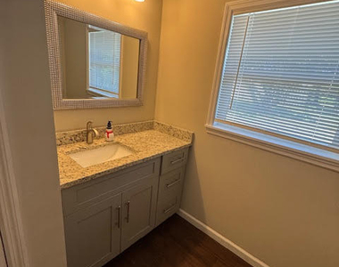 709 Se Alamanda Way - Photo Thumbnail 9
