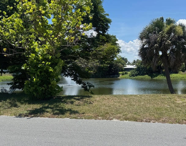 709 Se Alamanda Way - Photo Thumbnail 2