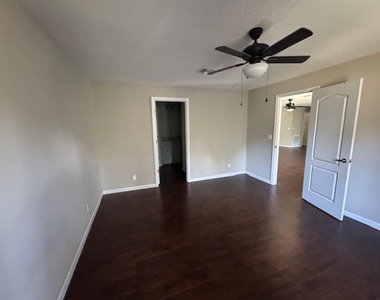 709 Se Alamanda Way - Photo Thumbnail 13