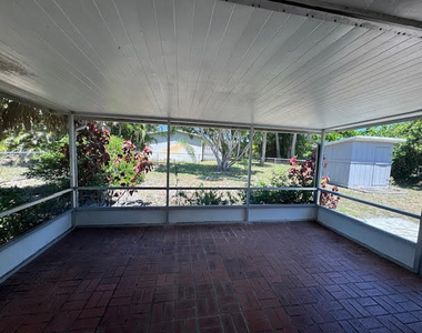 709 Se Alamanda Way - Photo Thumbnail 1