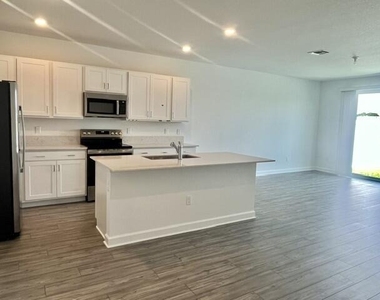 675 Se Lake Falls Street - Photo Thumbnail 17