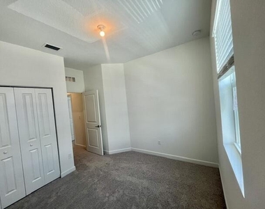 675 Se Lake Falls Street - Photo Thumbnail 11