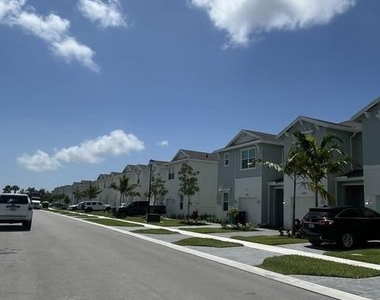 675 Se Lake Falls Street - Photo Thumbnail 2