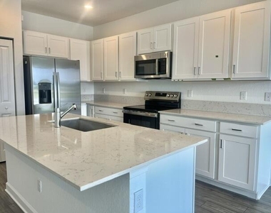 675 Se Lake Falls Street - Photo Thumbnail 16