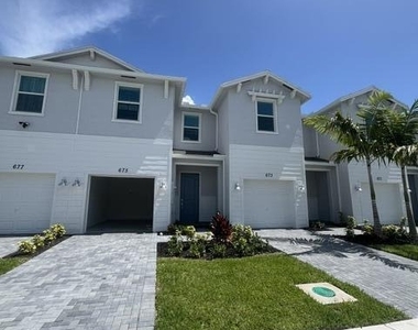 675 Se Lake Falls Street - Photo Thumbnail 4