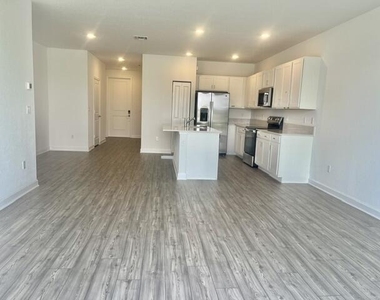 675 Se Lake Falls Street - Photo Thumbnail 18