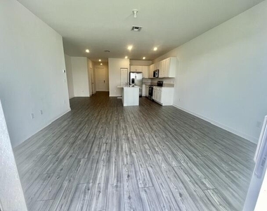675 Se Lake Falls Street - Photo Thumbnail 19