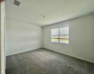 675 Se Lake Falls Street - Photo Thumbnail 12
