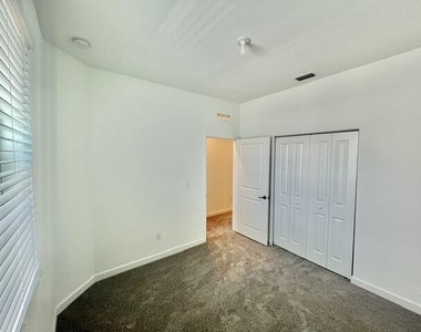 675 Se Lake Falls Street - Photo Thumbnail 8