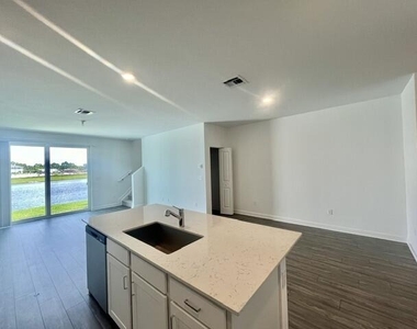 675 Se Lake Falls Street - Photo Thumbnail 15