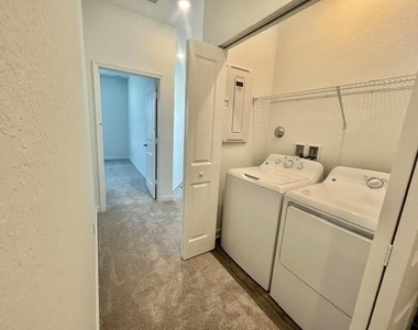 675 Se Lake Falls Street - Photo Thumbnail 14