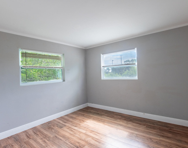 715 S Swinton Avenue - Photo Thumbnail 5