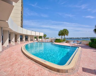 136 Lakeshore Drive - Photo Thumbnail 46