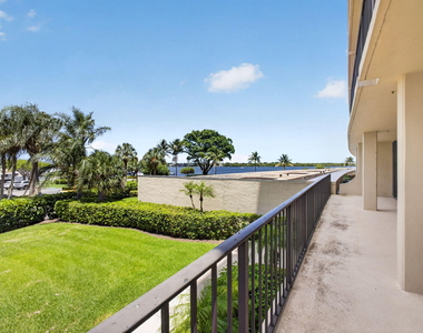 136 Lakeshore Drive - Photo Thumbnail 1