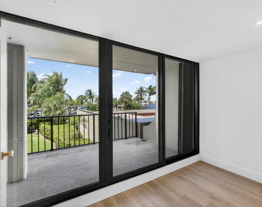 136 Lakeshore Drive - Photo Thumbnail 22