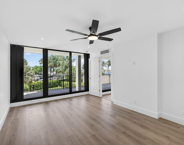 136 Lakeshore Drive - Photo Thumbnail 32