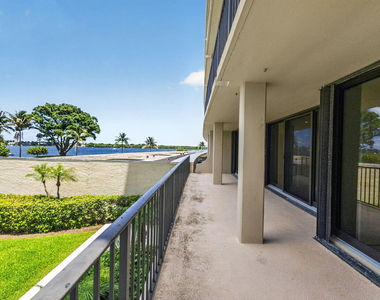136 Lakeshore Drive - Photo Thumbnail 2