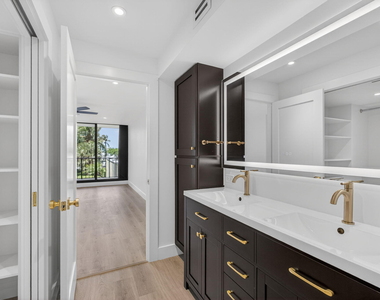 136 Lakeshore Drive - Photo Thumbnail 29