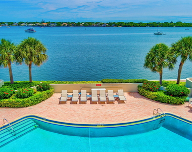 136 Lakeshore Drive - Photo Thumbnail 43