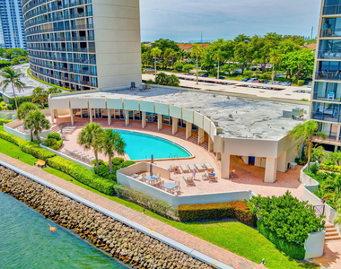136 Lakeshore Drive - Photo Thumbnail 42