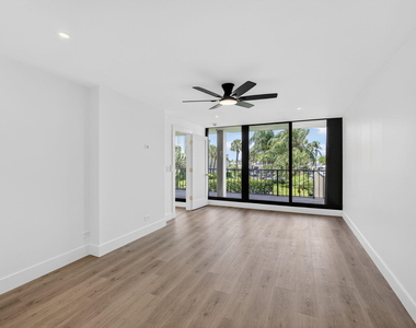 136 Lakeshore Drive - Photo Thumbnail 23