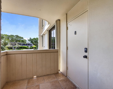 136 Lakeshore Drive - Photo Thumbnail 36