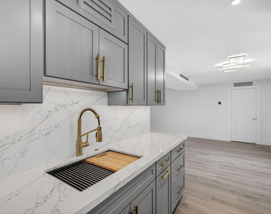 136 Lakeshore Drive - Photo Thumbnail 20