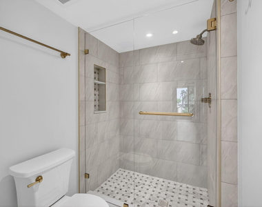 136 Lakeshore Drive - Photo Thumbnail 27