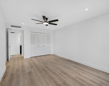 136 Lakeshore Drive - Photo Thumbnail 31