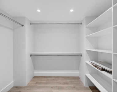 136 Lakeshore Drive - Photo Thumbnail 26