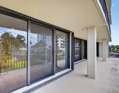 136 Lakeshore Drive - Photo Thumbnail 6
