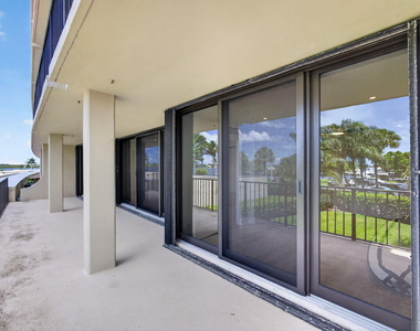 136 Lakeshore Drive - Photo Thumbnail 3