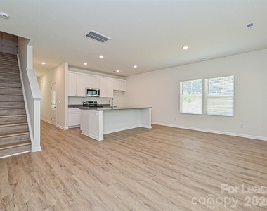 1725 E Cloaninger Avenue - Photo Thumbnail 6