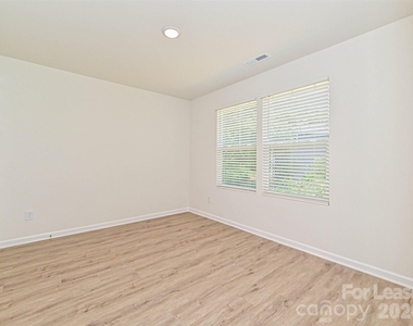 1725 E Cloaninger Avenue - Photo Thumbnail 19