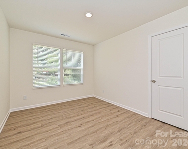 1725 E Cloaninger Avenue - Photo Thumbnail 16