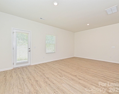 1725 E Cloaninger Avenue - Photo Thumbnail 4