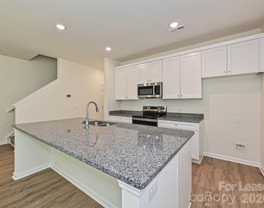 1725 E Cloaninger Avenue - Photo Thumbnail 8